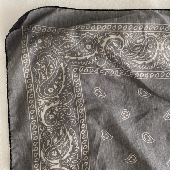 Dark brown paisley kerchief / bandana - Picture 12 of 17